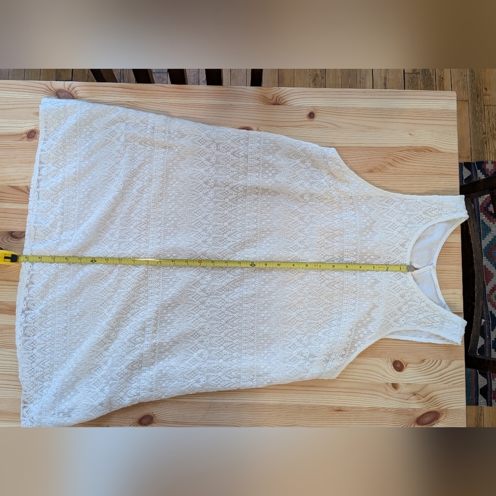 Sleeveless Lace Dress - Picture 6 of 8
